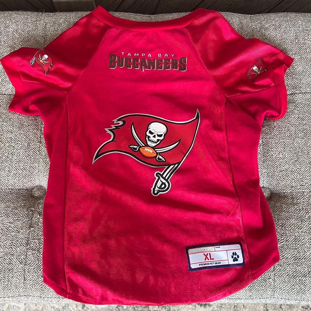 Dog Buccaneers jersey